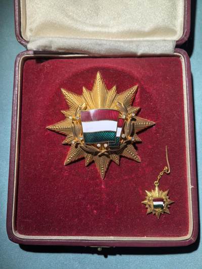 盛世勋华——号角文化勋章邮票专场拍卖第296期 - 匈牙利（社会主义）一级国旗勋章 1956-1976年版本 带原盒 带迷你略