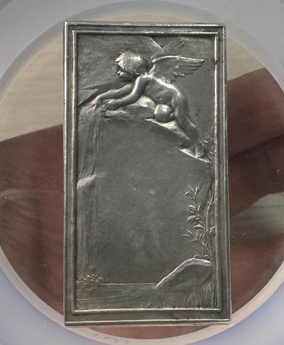 万国钱币拍卖第058期（万国新年大拍） NGC MS61 1880-19世纪初法国第三共和国少女“泉”方形大银章 法国雕刻家丹尼尔·杜普伊斯名作之一 小天使下方石碑未签名状态非常漂亮 55.89G左右