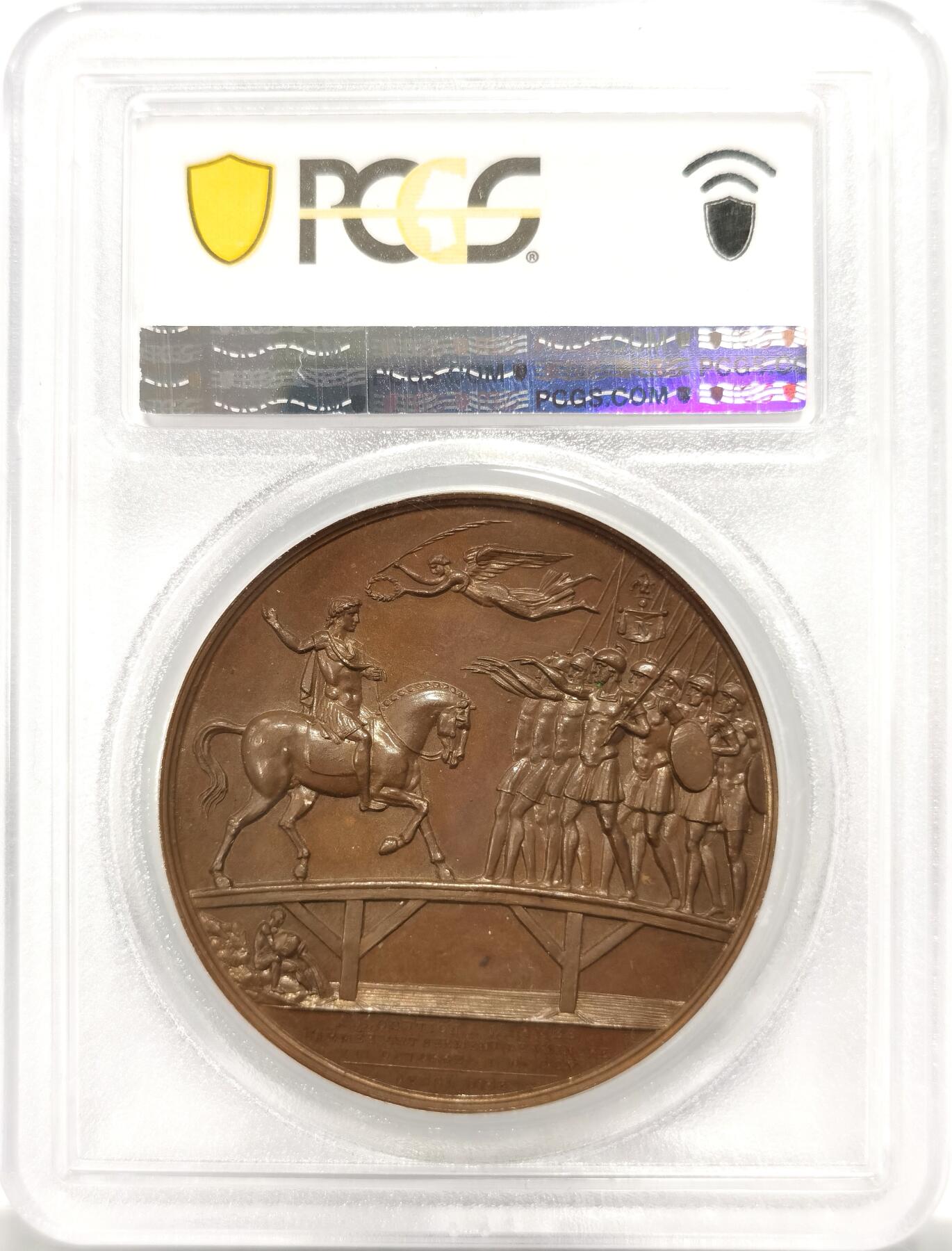 博洋堂世界钱币拍卖第154期（全场包邮） PCGS SP64 亚军分！法国1805年拿破仑莱茵军团演说原铸铜章 巴黎造币厂完美巧克力包浆 莱什桥上，拿皇头戴月桂冠身着古罗马战袍，骑着高头大马挥手对他的士兵们作着战前动员，高举长矛盾牌、挥舞鹰旗的士兵们向左前进并向他们的皇帝敬礼宣誓胜利，胜利女神在上方飞翔，手持羽毛，为拿破仑戴上花环，桥下有河神和瓮，画面丰富生动，现实与神话结合，皇帝威风凛凛，军团士气高昂，仿佛大战一触即发，雕刻细腻，品相完
