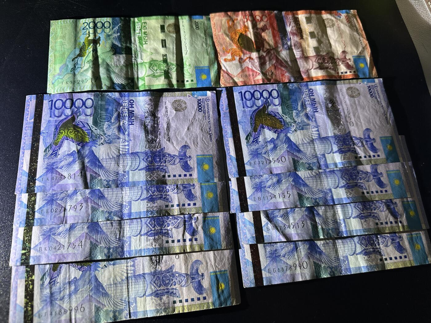 《外钞收藏家》第五百九十七期（年底收官场）（本平台长期征集拍品、欢迎藏友们联系合作）