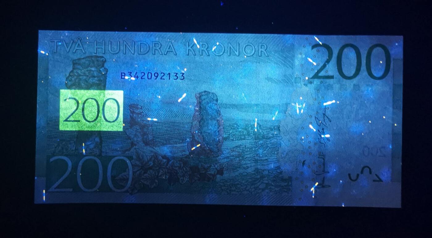 《艾美收藏》第226期-12.28周日外币精品场-蛇年收官 瑞典2015年200克朗UNC-右上角有一处小黄点 电影戏剧以及歌剧导演英格玛·柏格曼