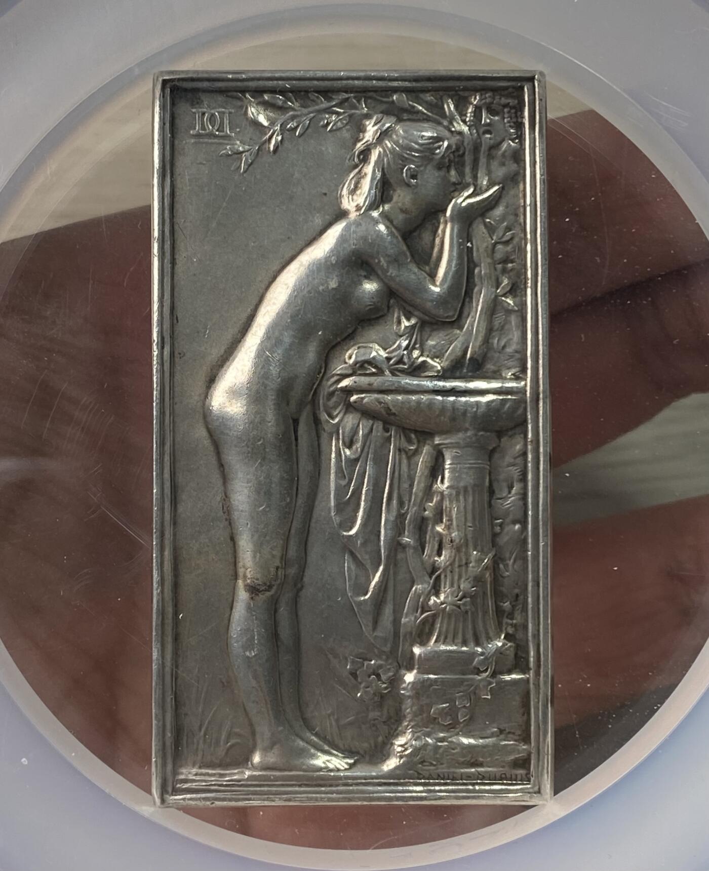 万国钱币拍卖第058期（万国新年大拍） NGC MS61 1880-19世纪初法国第三共和国少女“春天”方形大银章 法国雕刻家丹尼尔·杜普伊斯名作之一 小天使下方石碑未签名状态非常漂亮 55.89G左右