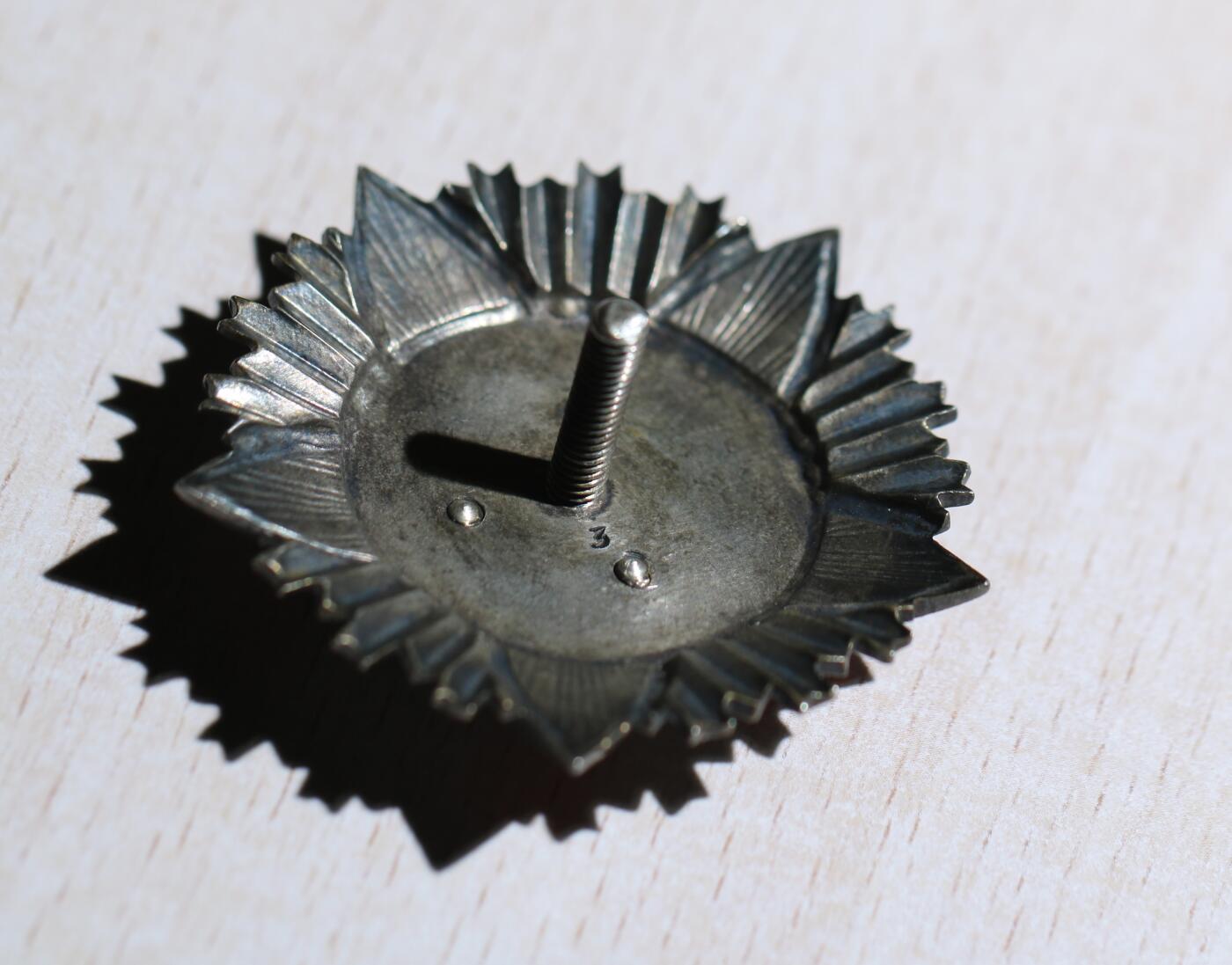 大猫徽章拍卖第285期 蒙古🇲🇳战斗红旗勋章 轮版 个位号段 一处珐琅剥皮