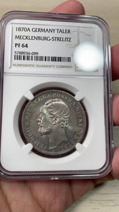 万国钱币拍卖第058期（万国新年大拍） NGC PF64 1870年德国梅克伦堡-施特雷利茨精制泰勒 罕见小邦精制品种 极具特色的纹章设计 原味入骨香槟色五彩环绕 顶级收藏品质