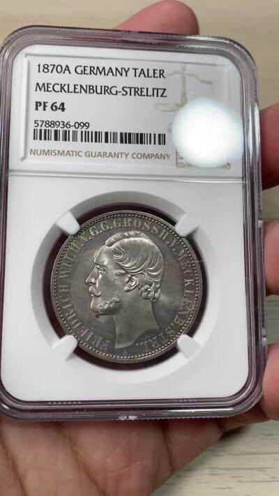 万国钱币拍卖第058期（万国新年大拍） NGC PF64 1870年德国梅克伦堡-施特雷利茨精制泰勒 罕见小邦精制品种 极具特色的纹章设计 原味入骨香槟色五彩环绕 顶级收藏品质