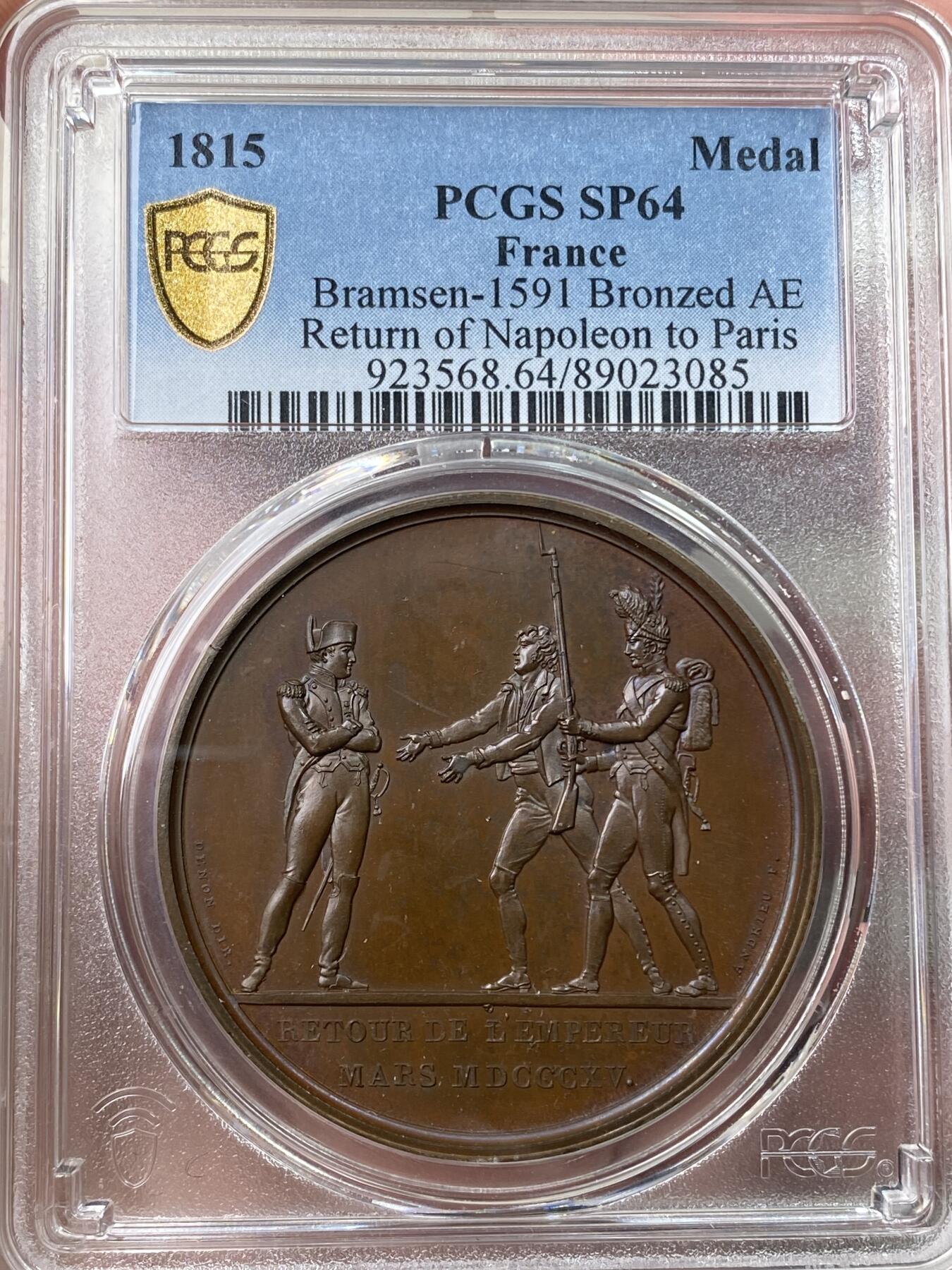万国钱币拍卖第058期（万国新年大拍） PCGS SP64 1815年法国拿破仑重返巴黎原铸铜章 冠军分好品相，雕刻精细，细节极佳，栩栩如生。氧化紫罗兰包浆，铜色四溢。正面:拿皇从厄尔巴岛返回，内伊元帅张开双臂欢迎，老近卫军持枪致意，难掩兴奋之情。底部铭文:皇帝归来，1815年三月。少见的非头像全身雕刻。背面:法兰西帝国鹰叼着加冕时佩戴的国宝勋章，在海上飞翔。厄尔巴岛远景。极稀有品种，拿章集藏中不可或缺的一枚。