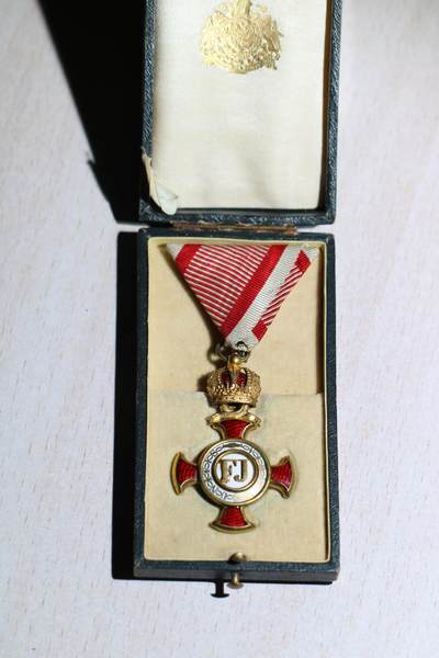 大猫徽章拍卖第285期 - 奥地利带冠功勋十字勋章 原盒