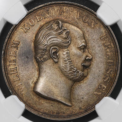 修遠堂世界钱币第九十九期 - NGC MS61 19世纪普鲁士威廉一世时期射击节银章 背面橡树叶花环环绕的德语 “DEM BESTEN SCHÜTZEN”，意为 “授予最佳射手” 34.50mm，29.45g