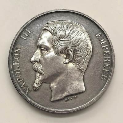 博洋堂世界钱币拍卖第154期（全场包邮） - Barre作品，1854年拿破仑三世银章，背面拿破仑一世华服立像，雕刻精致，细节赞。手指边铭+Argent，50mm，65克。
