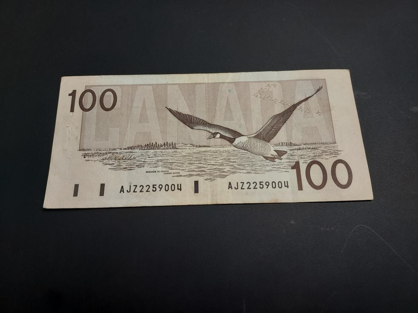 博彦收藏   1月3日 8点钱币专场 全场包邮 加拿大 鸟版 100元 流通品  有订书机孔