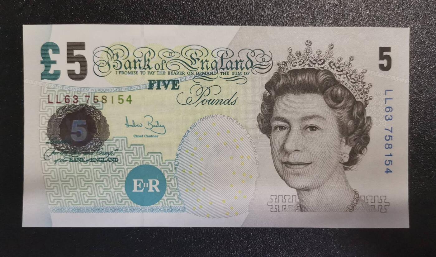 《艾美收藏》第226期-12.28周日外币精品场-蛇年收官 英国E序列再版2002(ND2004)年少见补号LL冠5镑UNC Pick#391c*