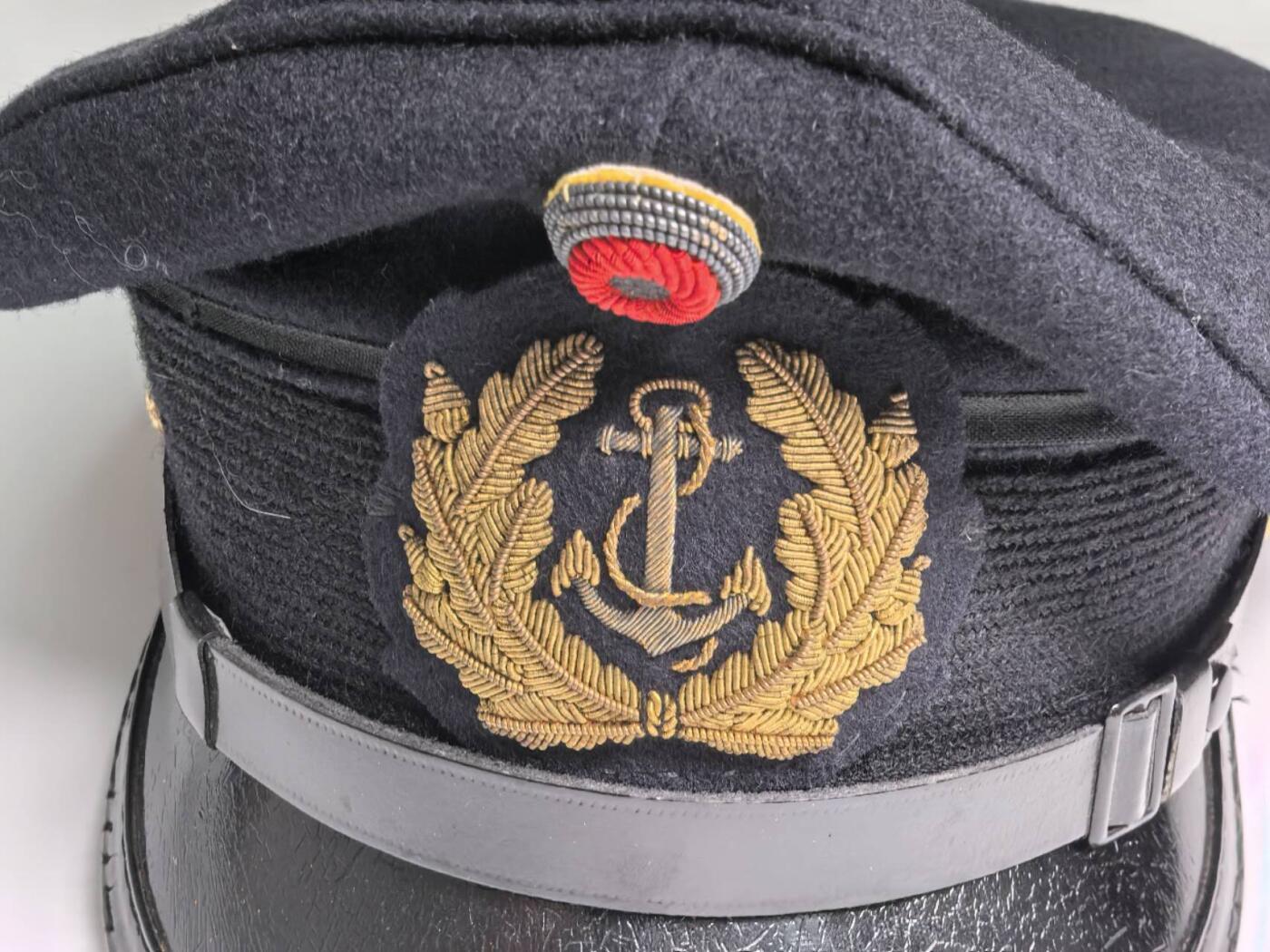 小驴勋章奖章收藏12月27日周六晚六点拍卖（珍爱和平，收藏战争，铭记历史，勿忘国耻，忠党爱国。有偿代拍，送拍规则在简介最后，参拍须阅读规则后再参拍，关系到运费包装发货时效真假辨别等关键信息，拍卖时不再发原图，看大图店主微信码在拍卖店铺介绍里）