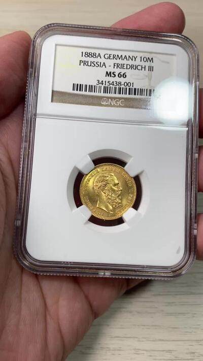万国钱币拍卖第058期（万国新年大拍） NGC MS66 1888年德国普鲁士三皇之年腓特烈三世短翅10马克金币 难得一见的GEM级别三皇短翅金马克  炸裂丝绸金光 NGC老盒典藏级 3.98g 900金