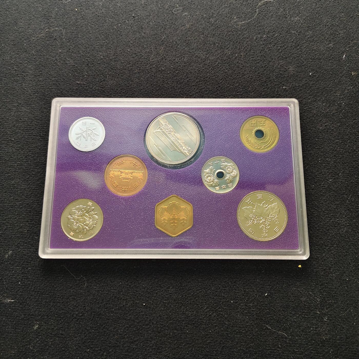 【全场包邮】纯粹捡漏拍491场（免费代拍第28场） 日本昭和61年双500円官方套币-含昭和天皇在位60周年纪念币