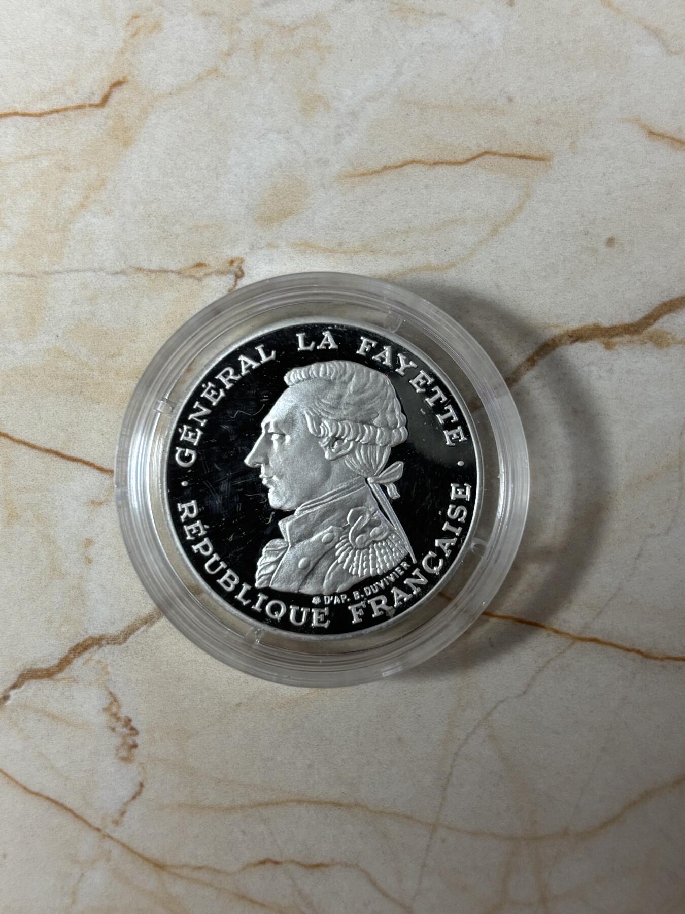 第186期拍卖 法国1987年人物拉法耶特·皮德福特30克加厚精制版本纪念银币，950银，【银价495】