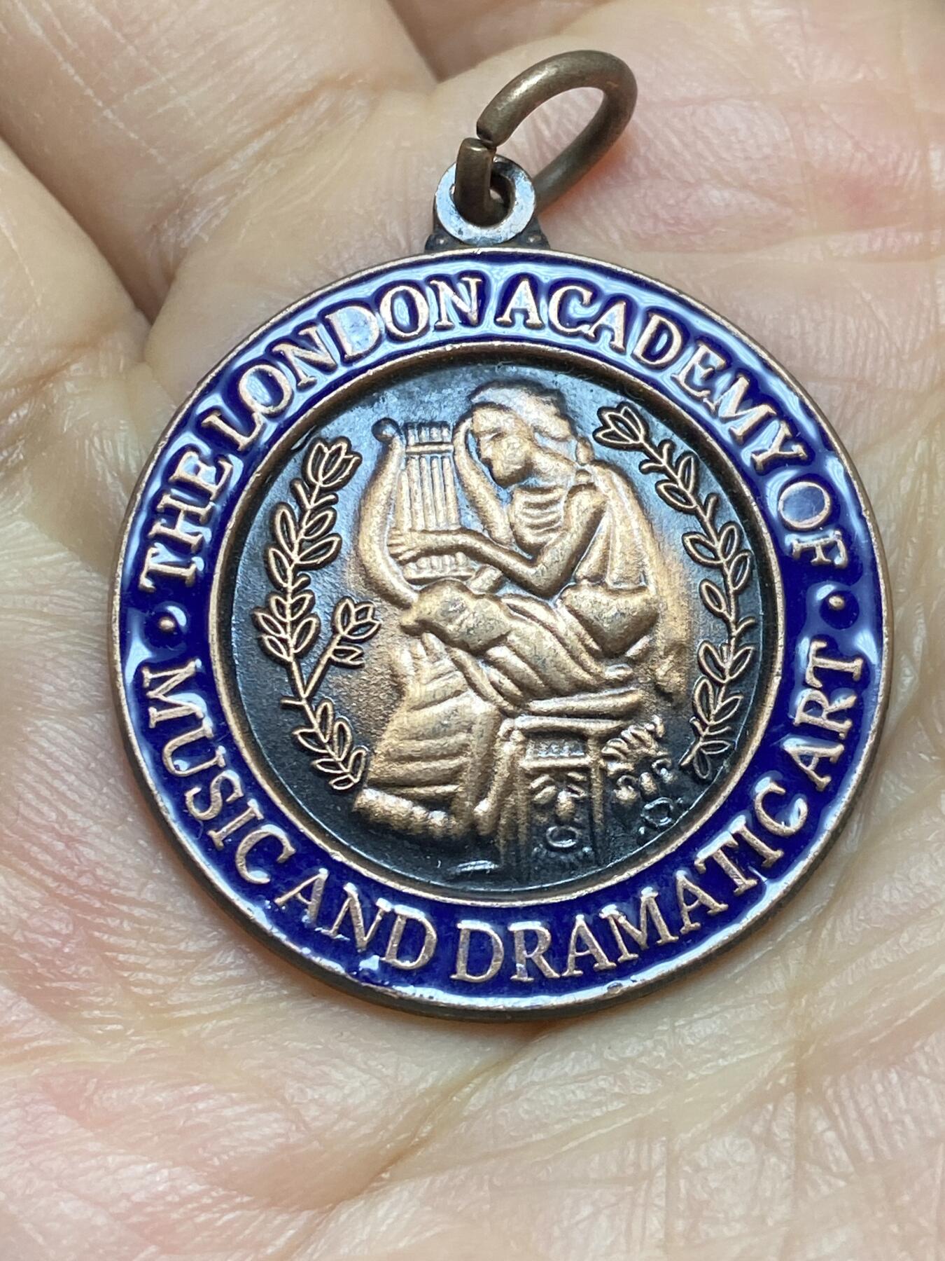 2025年第一百四十三场(总第一百六十九场）外国好品散币场(免佣金) 英国🇬🇧伦敦音乐与戏剧艺术学院(LAMDA)奖章，铜制，直径30.9毫米，厚2.3毫米，重13.42克