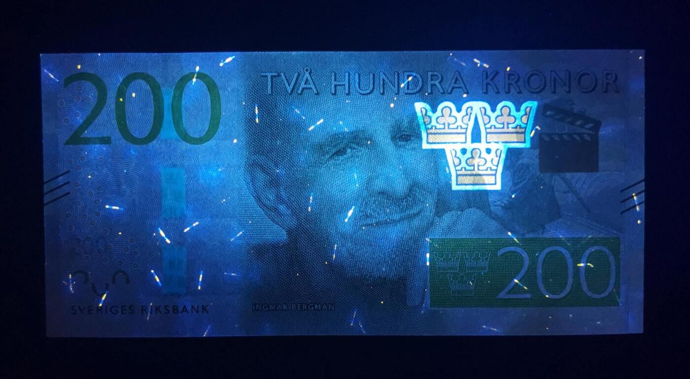 《艾美收藏》第226期-12.28周日外币精品场-蛇年收官 瑞典2015年200克朗UNC-右上角有一处小黄点 电影戏剧以及歌剧导演英格玛·柏格曼