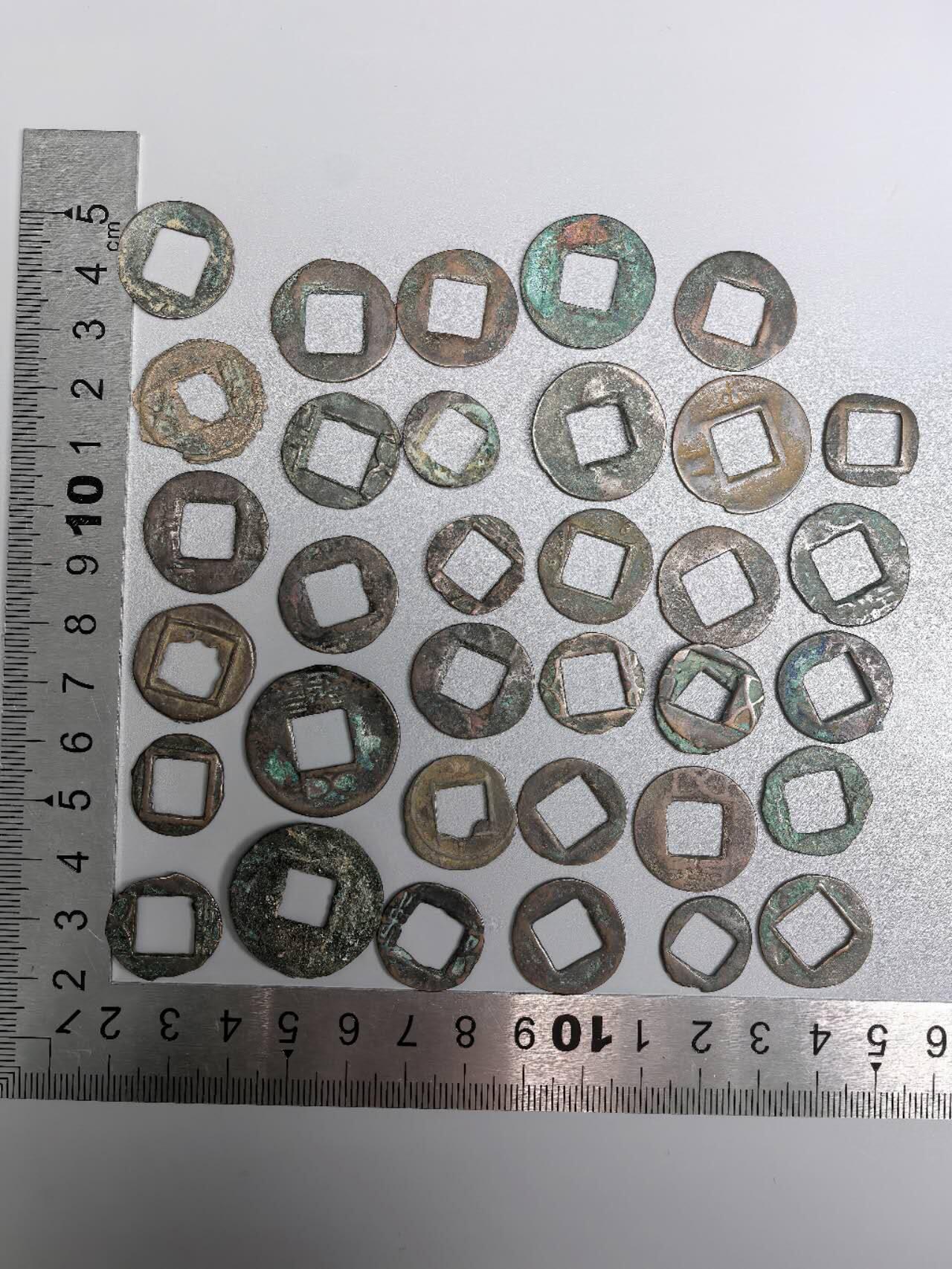 小驴勋章奖章收藏12月27日周六晚六点拍卖（珍爱和平，收藏战争，铭记历史，勿忘国耻，忠党爱国。有偿代拍，送拍规则在简介最后，参拍须阅读规则后再参拍，关系到运费包装发货时效真假辨别等关键信息，拍卖时不再发原图，看大图店主微信码在拍卖店铺介绍里） 铜钱一组