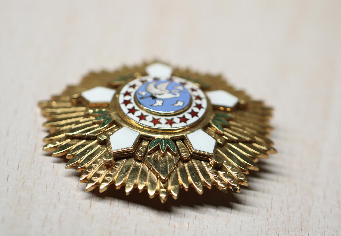 大猫徽章拍卖第285期 大韩民国一等勤务功劳勋章 正副章一套