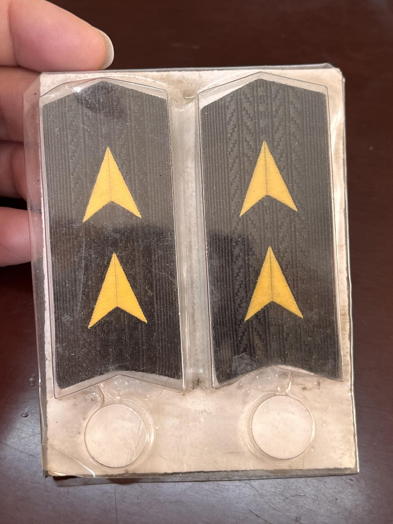 徽章杂项首拍 九十年代丝质三角形对章