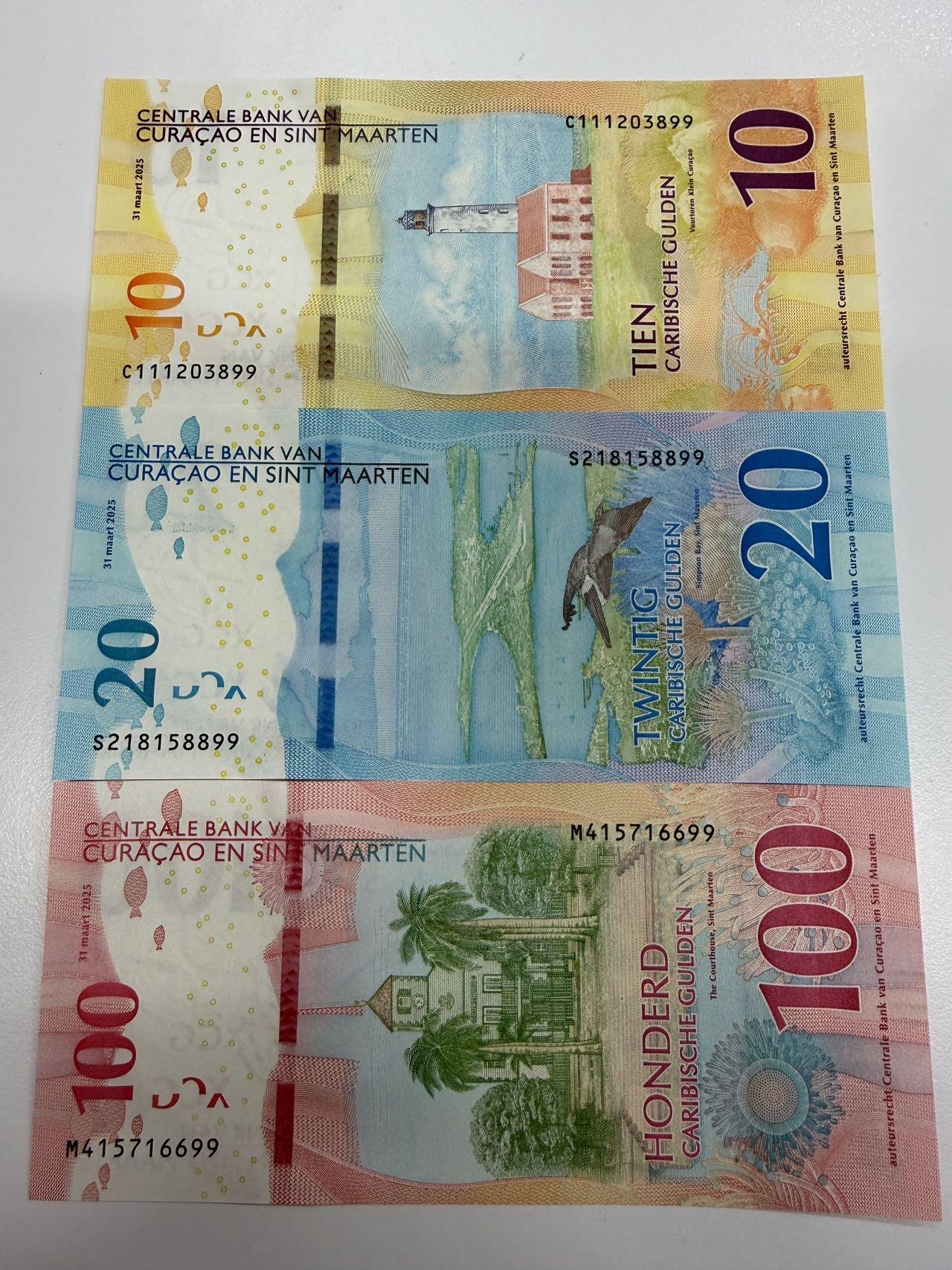 🐍甜小邱世界纸币收藏🐍第138期精品场💐 99尾二同 全新UNC 库拉索 10-20-100 东加勒比盾 2025 最新版 非常精美