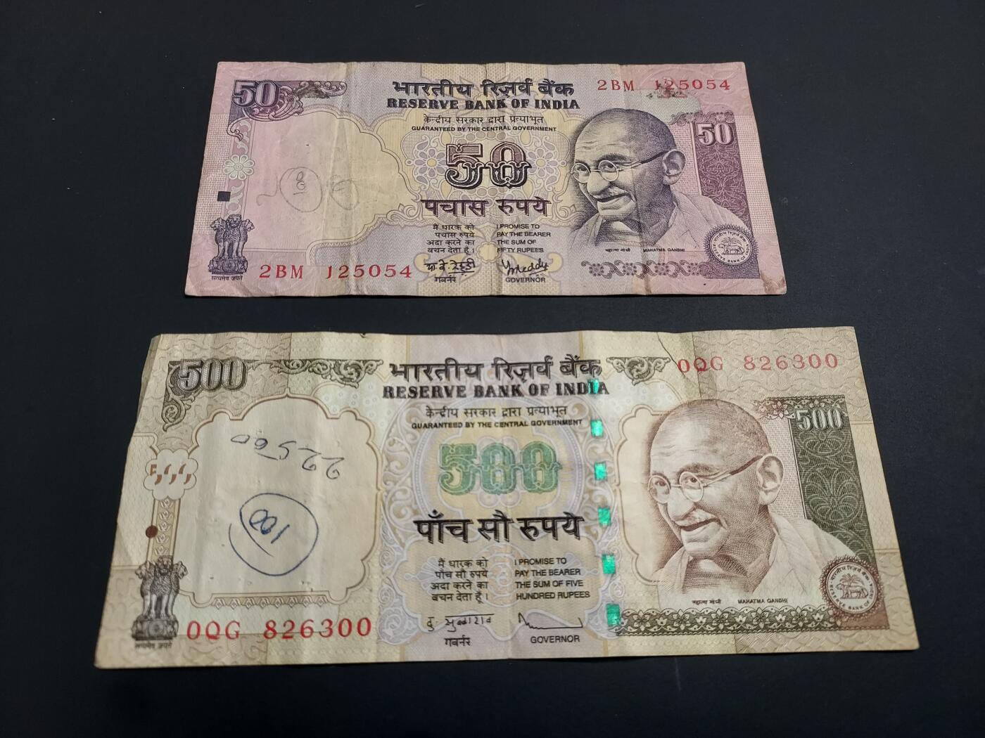博彦收藏   1月3日 8点钱币专场 全场包邮 印度 旧版50/500卢比 有订书机孔 流通品