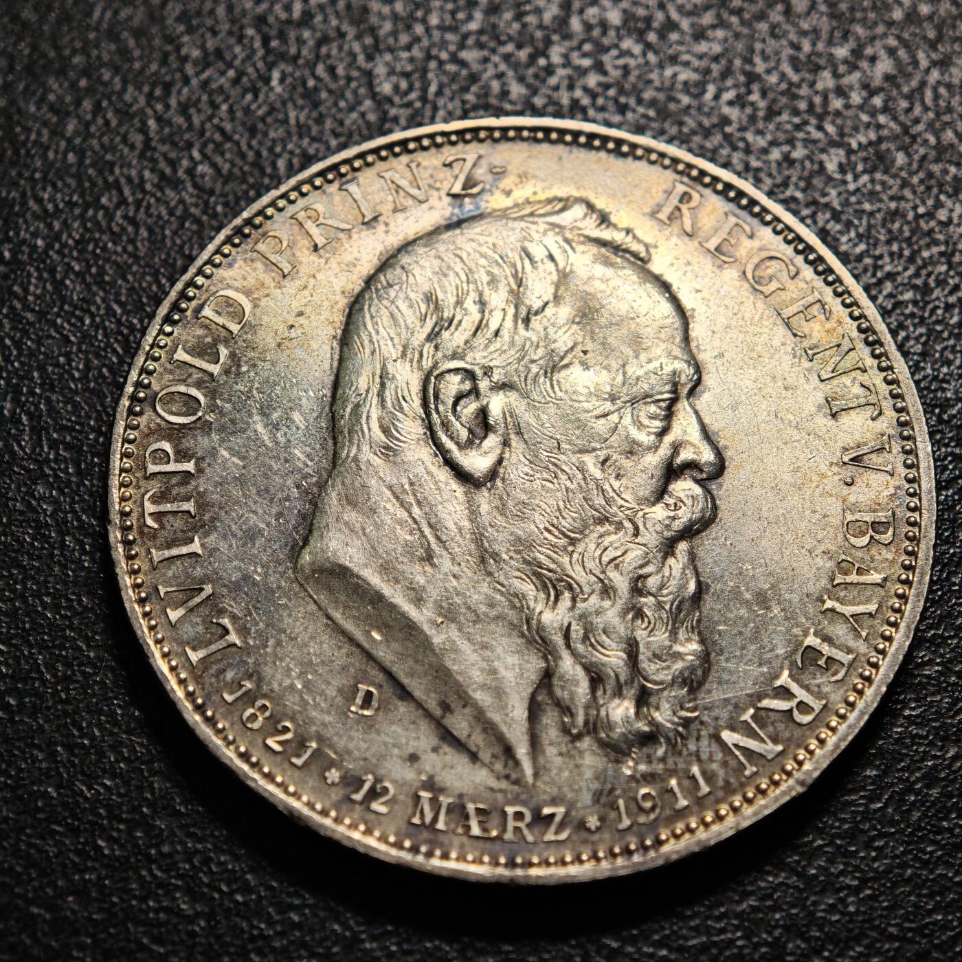 【德藏】世界币章拍卖第159期(元旦专场拍卖) 1911年 德国巴伐利亚慕尼黑利奥波德90大寿5马克/3马克/2马克 一套 原盒 直径约：38mm 33mm 28mm；重约：27.8g 16.6g 11.1g 状态极佳