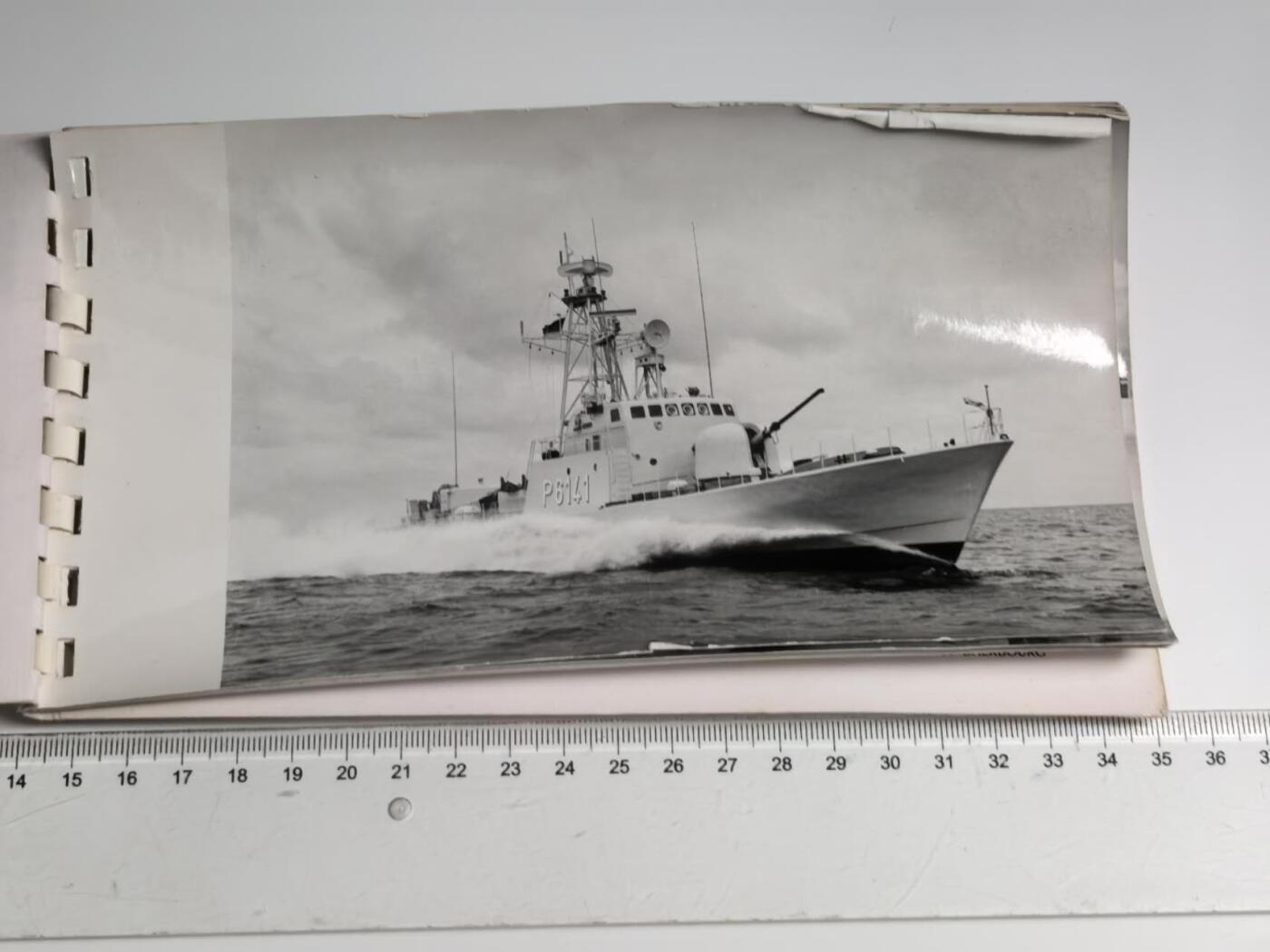 小驴勋章奖章收藏12月27日周六晚六点拍卖（珍爱和平，收藏战争，铭记历史，勿忘国耻，忠党爱国。有偿代拍，送拍规则在简介最后，参拍须阅读规则后再参拍，关系到运费包装发货时效真假辨别等关键信息，拍卖时不再发原图，看大图店主微信码在拍卖店铺介绍里） P6141快艇下水纪念相册