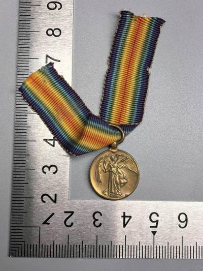 小驴勋章奖章收藏12月27日周六晚六点拍卖（珍爱和平，收藏战争，铭记历史，勿忘国耻，忠党爱国。有偿代拍，送拍规则在简介最后，参拍须阅读规则后再参拍，关系到运费包装发货时效真假辨别等关键信息，拍卖时不再发原图，看大图店主微信码在拍卖店铺介绍里） - 英国一战胜利奖章迷你章