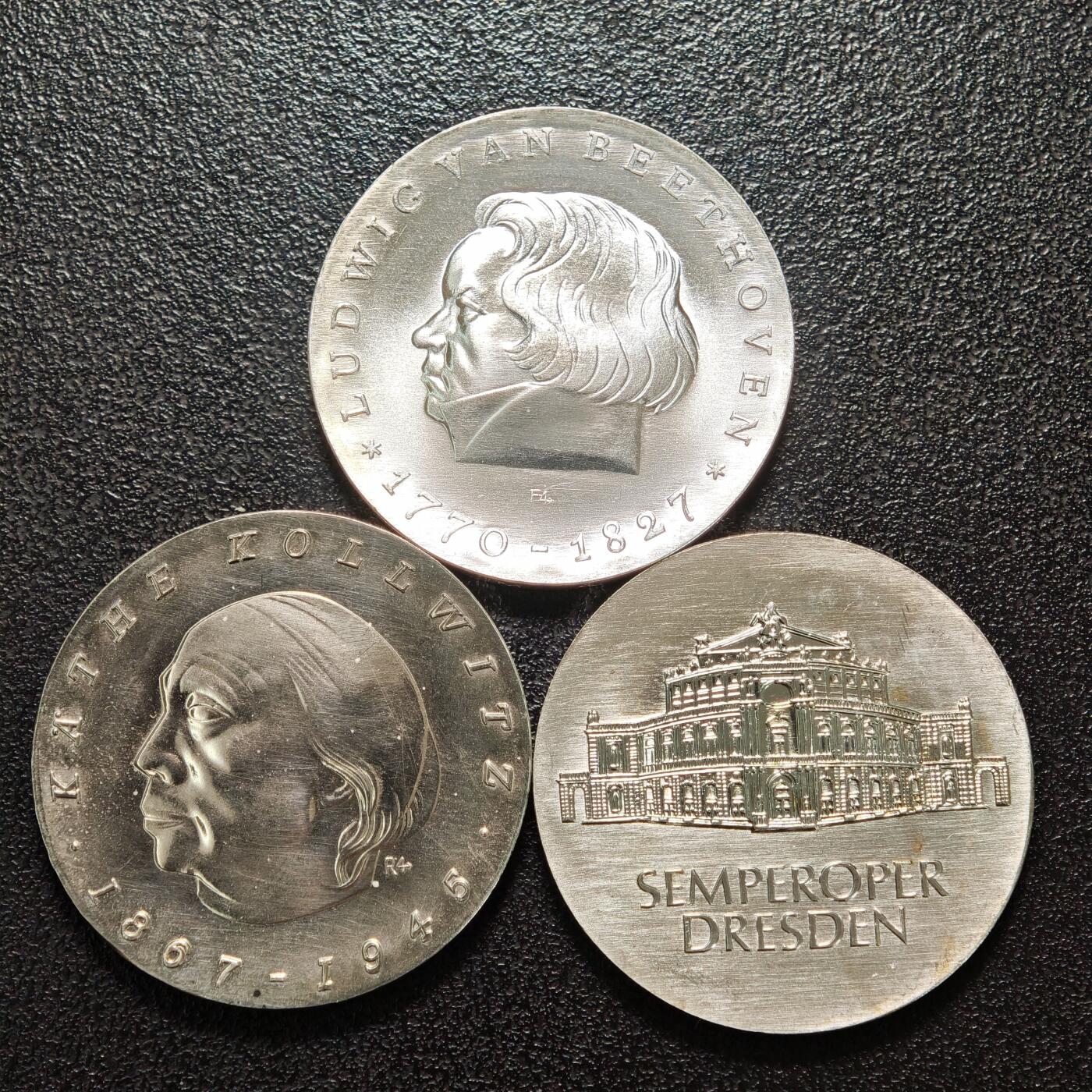 【德藏】世界币章拍卖第159期(元旦专场拍卖) 3枚一组 1970年 东德作曲家贝多芬诞辰200周年10马克纪念银币 1967年 东德艺术家凯绥·珂勒惠支诞辰百年10马克纪念银币 1985年 东德德累斯顿歌剧院重新开放10马克纪念银币 品相极佳