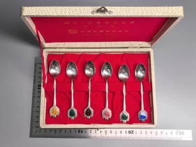 小驴勋章奖章收藏12月27日周六晚六点拍卖（珍爱和平，收藏战争，铭记历史，勿忘国耻，忠党爱国。有偿代拍，送拍规则在简介最后，参拍须阅读规则后再参拍，关系到运费包装发货时效真假辨别等关键信息，拍卖时不再发原图，看大图店主微信码在拍卖店铺介绍里） - 日本镀银勺子带盒一套