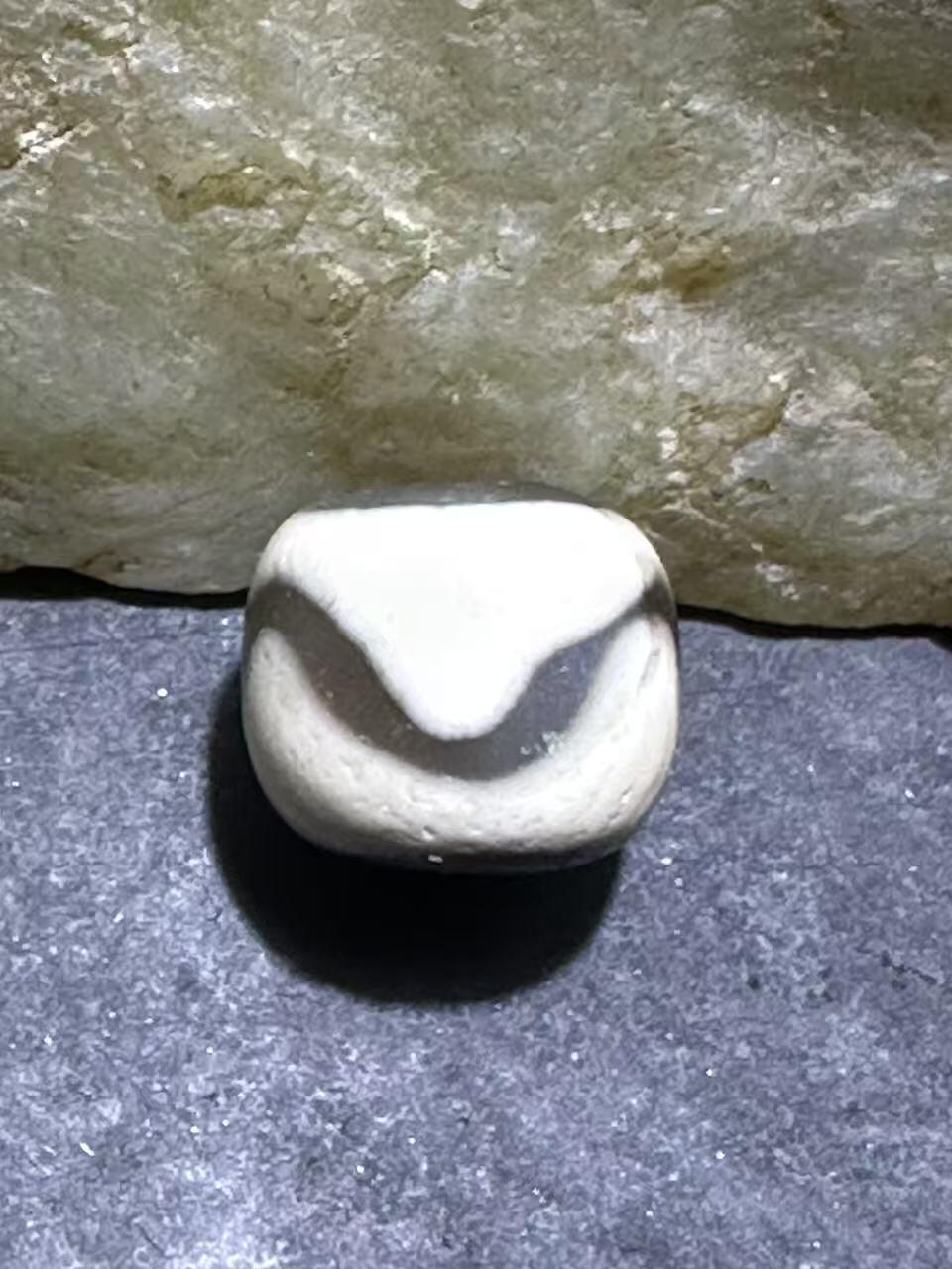 仅此一颗，藏传虎牙随形天珠一颗，！