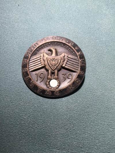 盛世勋华——号角文化勋章邮票专场拍卖第296期 - 德国（1939）1939年罗伯特·莱伊博士（帝国劳工阵线负责人）访问克莱姆斯县纪念证章 Weitze售价120欧参见图三