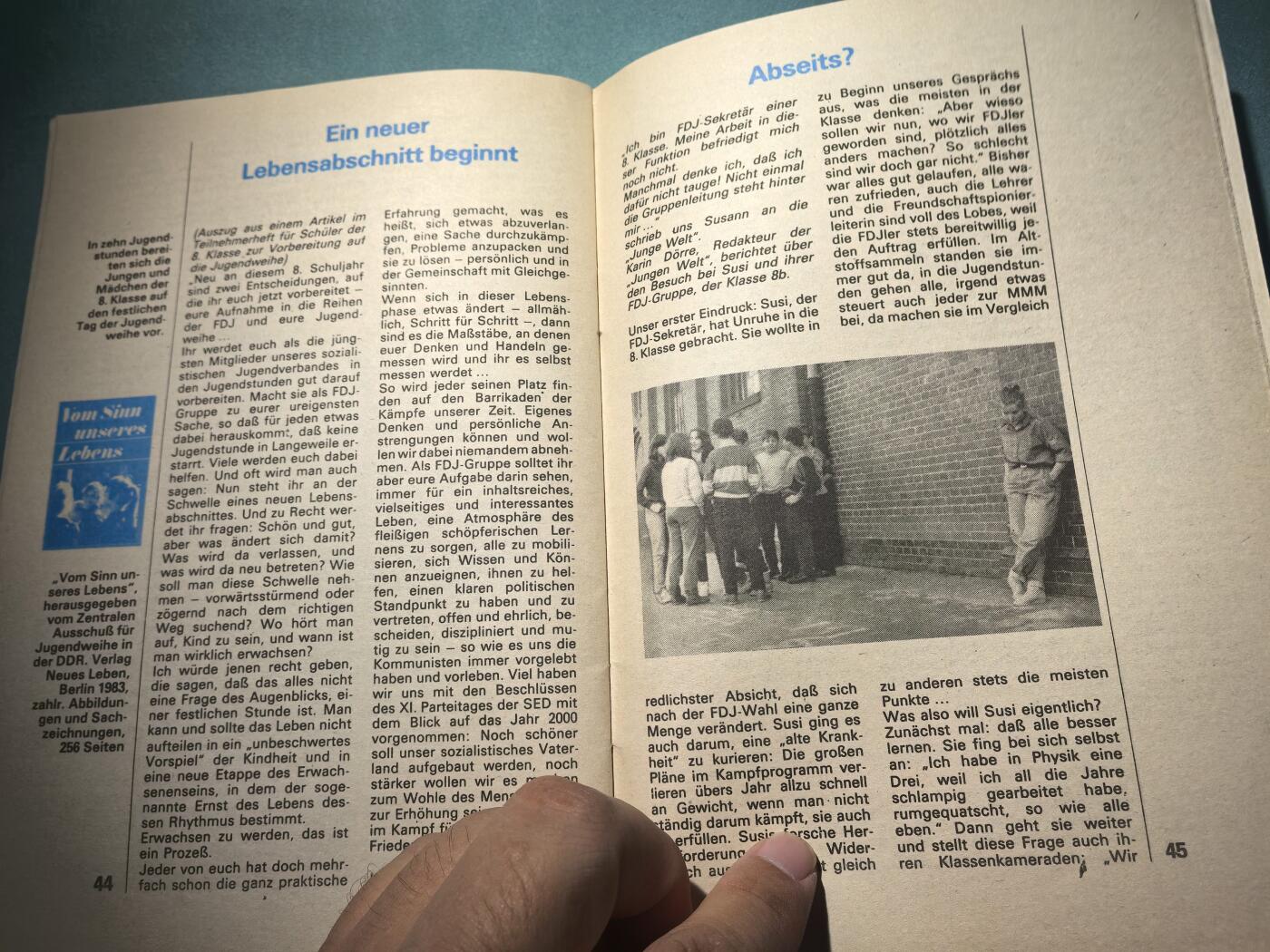 盛世勋华——号角文化勋章邮票专场拍卖第296期 东德出版 在蓝色的旗帜下 台尔曼少先队手册 为加入自由德国青年团做好准备