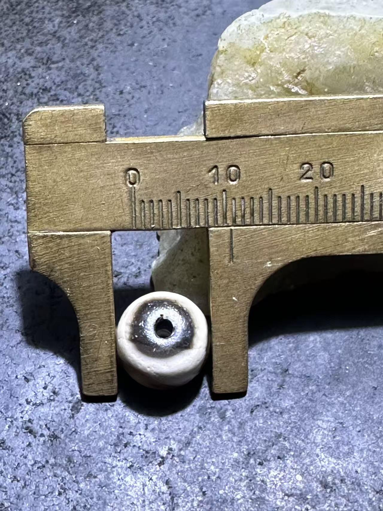 仅此一颗，藏传虎牙随形天珠一颗，！