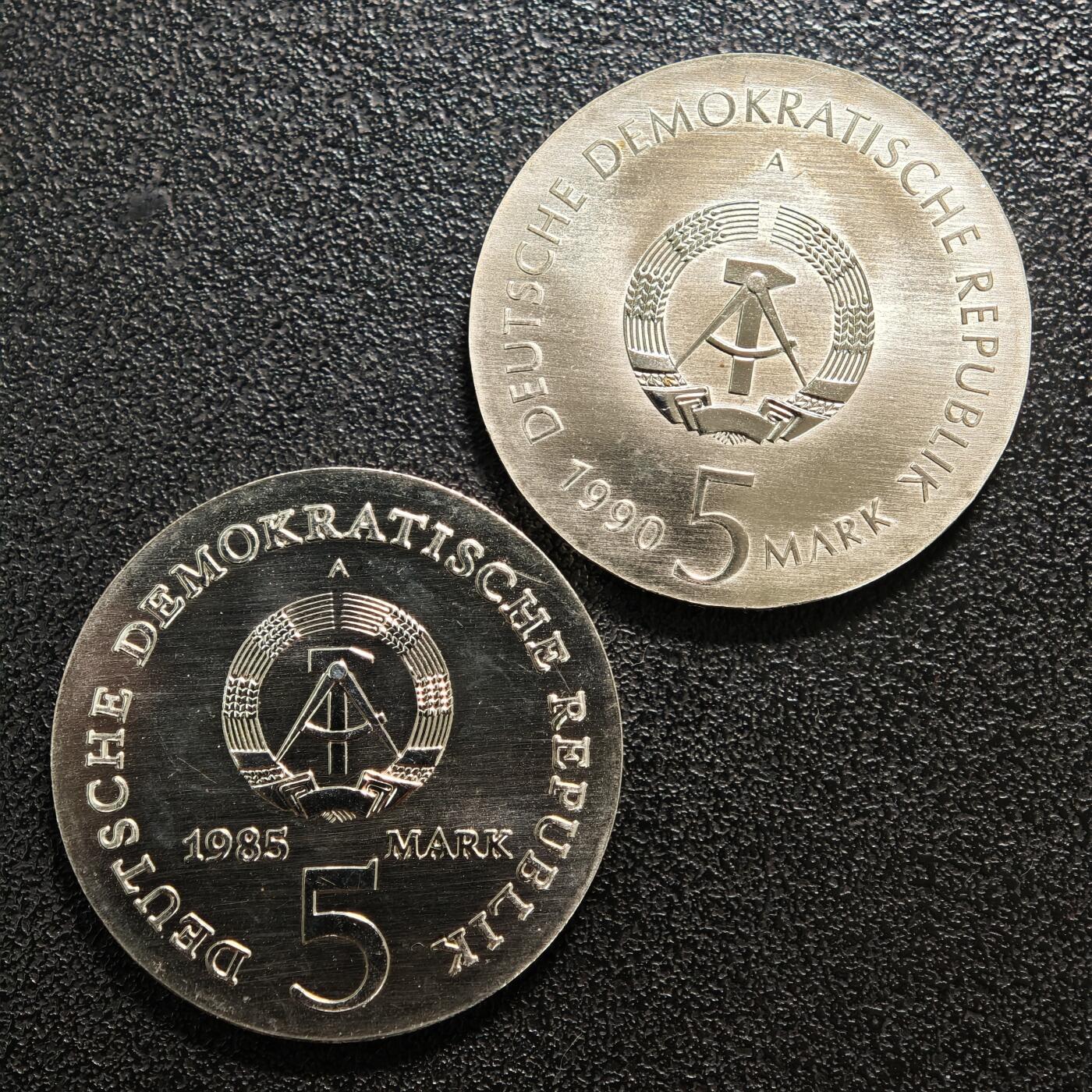 【德藏】世界币章拍卖第159期(元旦专场拍卖) 2枚一组 1990年 东德记者库尔特·图霍尔斯基诞辰15马克纪念镍币 00周年1985年 东德女演员罗琳·诺伊伯逝世225周年5马克纪念镍币 品相极佳