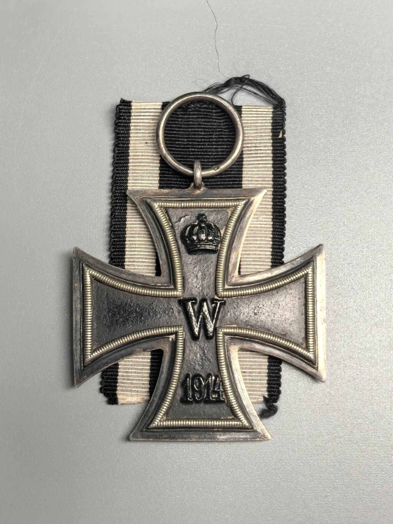 小驴勋章奖章收藏12月27日周六晚六点拍卖（珍爱和平，收藏战争，铭记历史，勿忘国耻，忠党爱国。有偿代拍，送拍规则在简介最后，参拍须阅读规则后再参拍，关系到运费包装发货时效真假辨别等关键信息，拍卖时不再发原图，看大图店主微信码在拍卖店铺介绍里） 一战二级铁十字勋章，铁质核心黑漆，好品