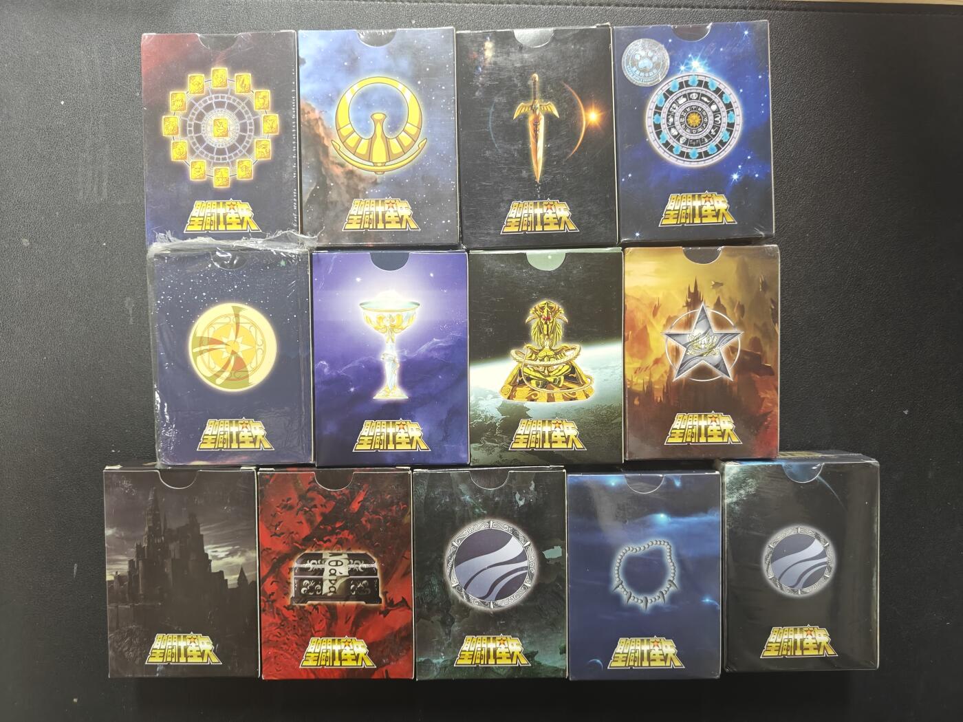 天玑星卡拍第155期《12.29年终场周一截拍》持续收拍收评中 满赠卡需备注 猫总卡牌 圣斗士星矢 圣史1-13弹 一套十三个盒 自制卡