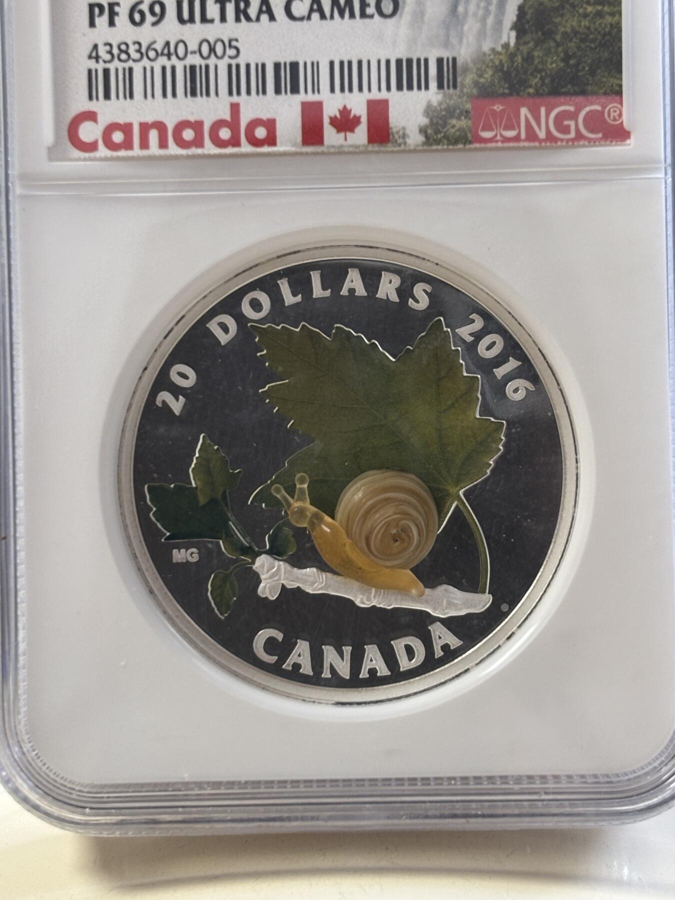 第186期拍卖 加拿大2016年镶嵌意大利威尼斯穆拉诺岛手工制作玻璃小蜗牛NGC评级彩色早期标签69分彩色精制银币9999银1盎司31.39克直径38毫米