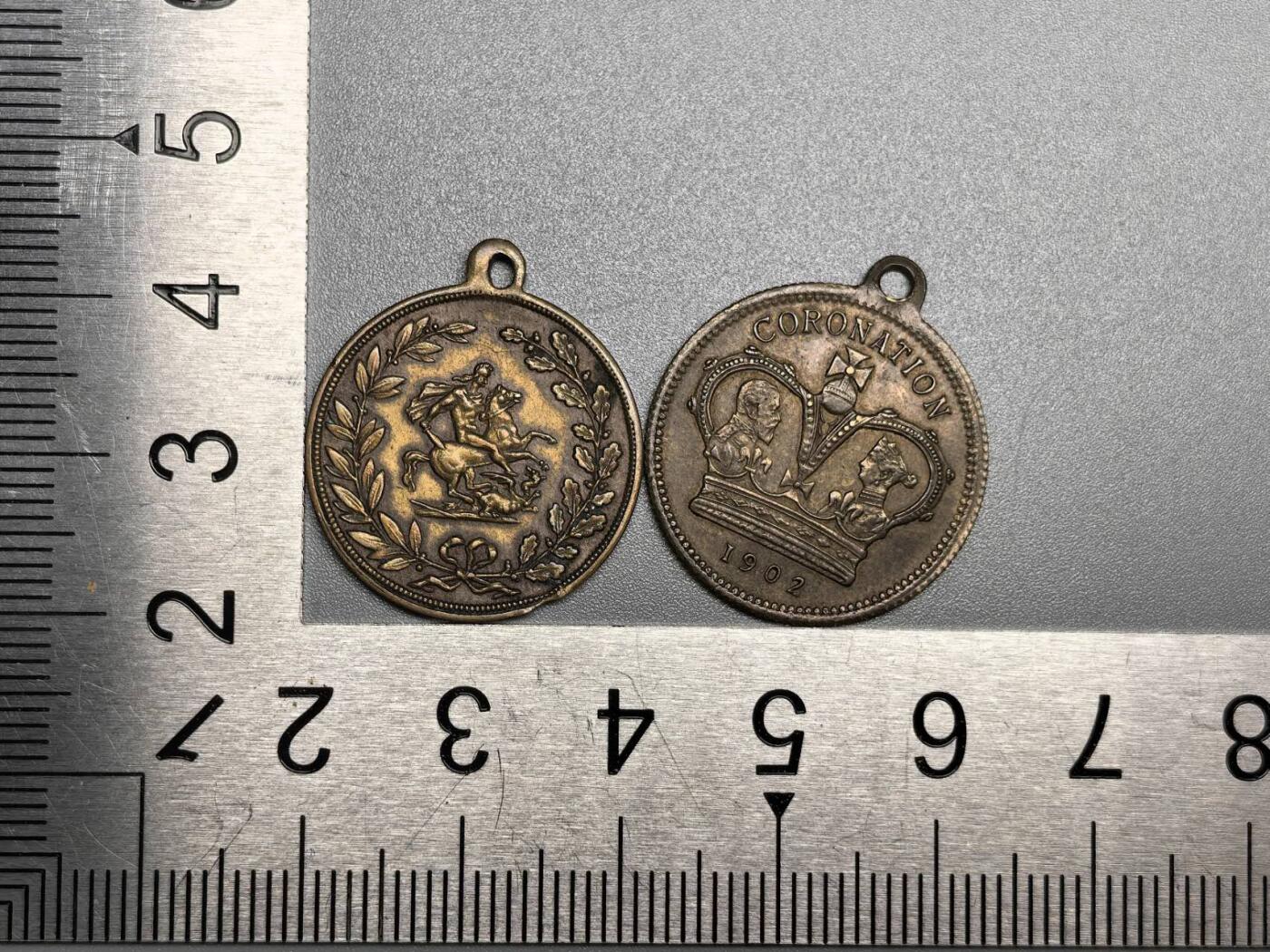 小驴勋章奖章收藏12月27日周六晚六点拍卖（珍爱和平，收藏战争，铭记历史，勿忘国耻，忠党爱国。有偿代拍，送拍规则在简介最后，参拍须阅读规则后再参拍，关系到运费包装发货时效真假辨别等关键信息，拍卖时不再发原图，看大图店主微信码在拍卖店铺介绍里） 1902年英国爱德华七世和亚历山德拉王后加冕纪念章