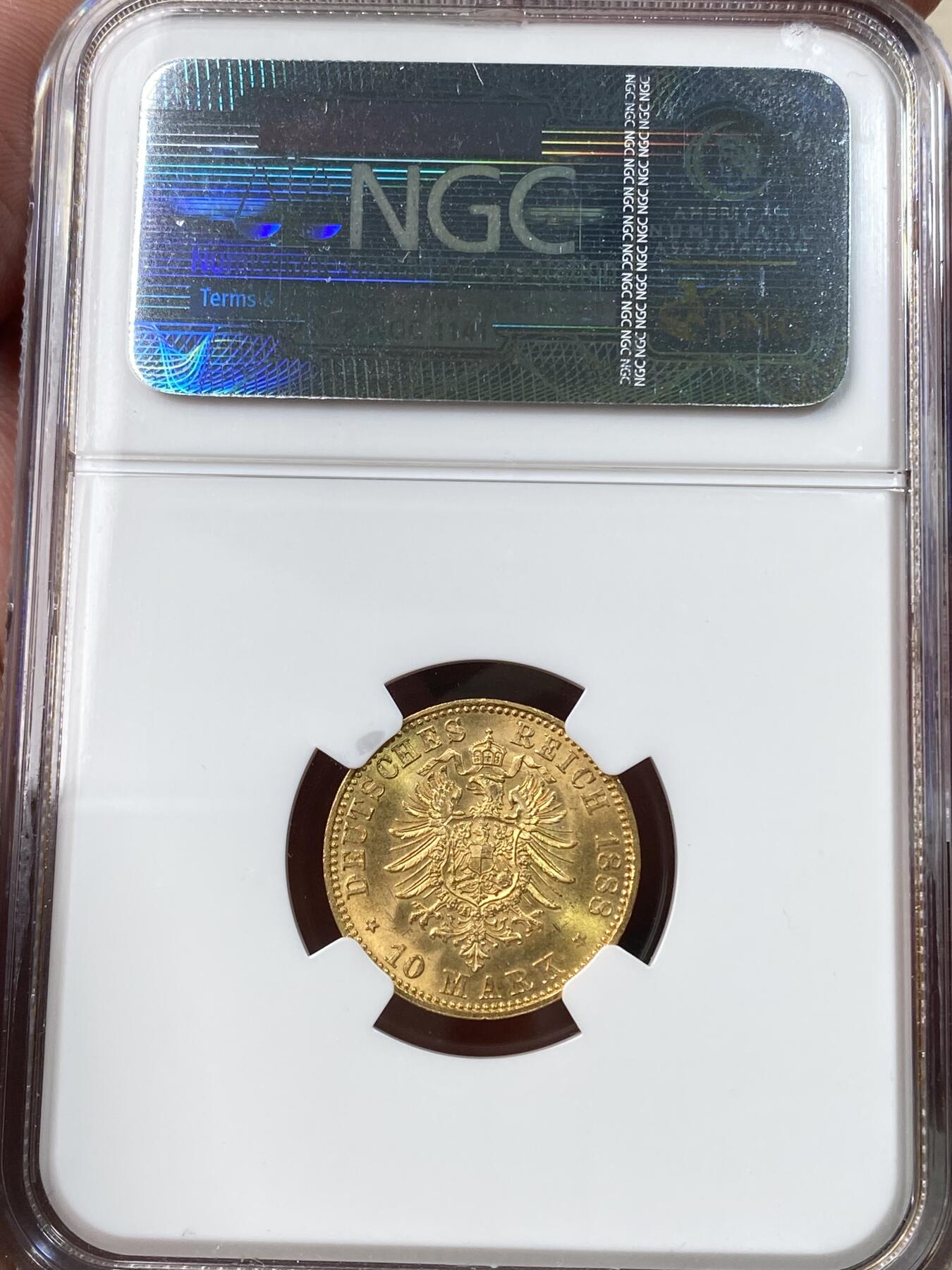 万国钱币拍卖第058期（万国新年大拍） NGC MS66 1888年德国普鲁士三皇之年腓特烈三世短翅10马克金币 难得一见的GEM级别三皇短翅金马克  炸裂丝绸金光 NGC老盒典藏级 3.98g 900金
