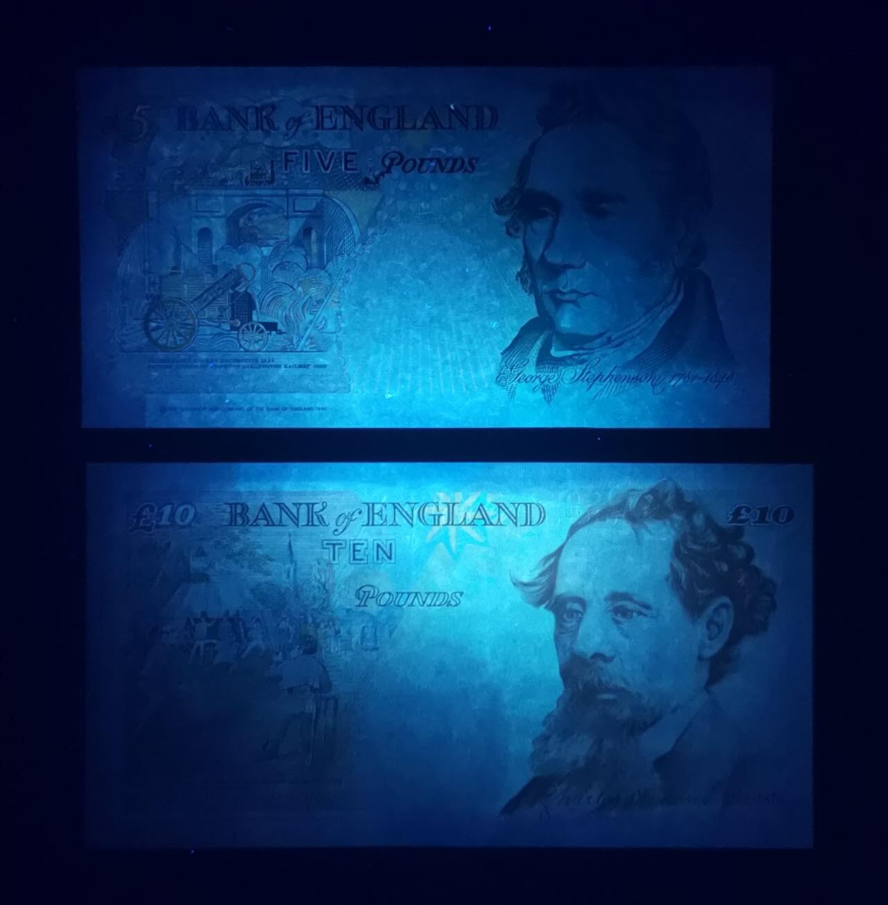 《艾美收藏》第226期-12.28周日外币精品场-蛇年收官 (2张纪念冠全同)英国E序列初版2000年少见YR纪念冠5&10镑UNC全同百位144号UNC