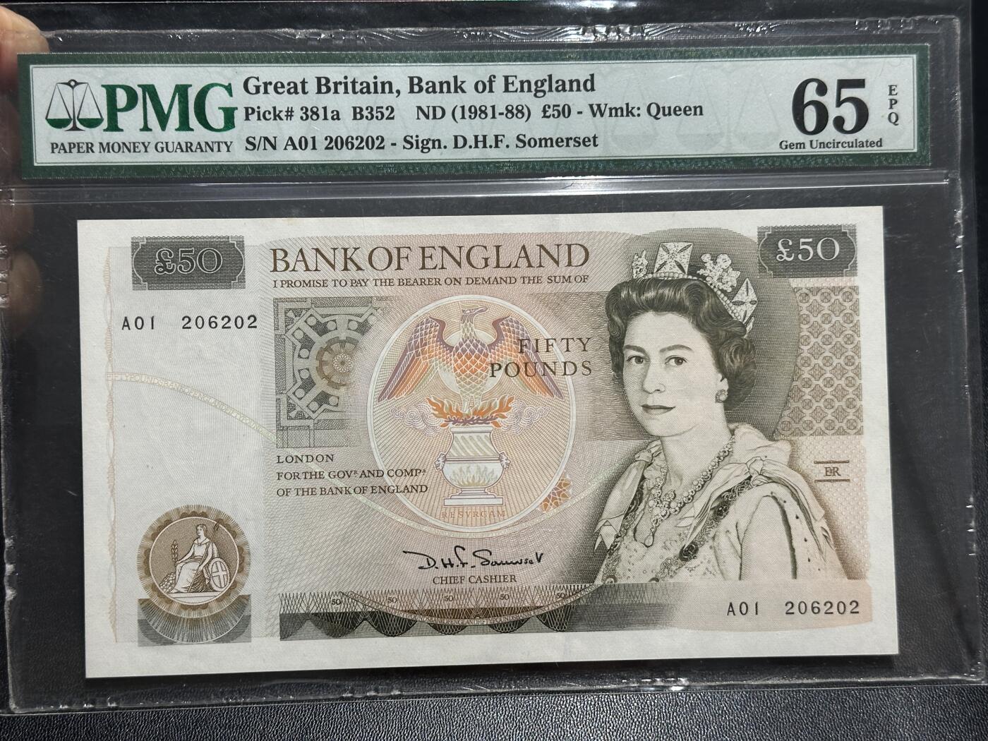 《外钞收藏家》第五百九十七期（年底收官场）（本平台长期征集拍品、欢迎藏友们联系合作） 1981-88年英国D序列50镑 PMG65 首签 首发A01冠 无47靓号