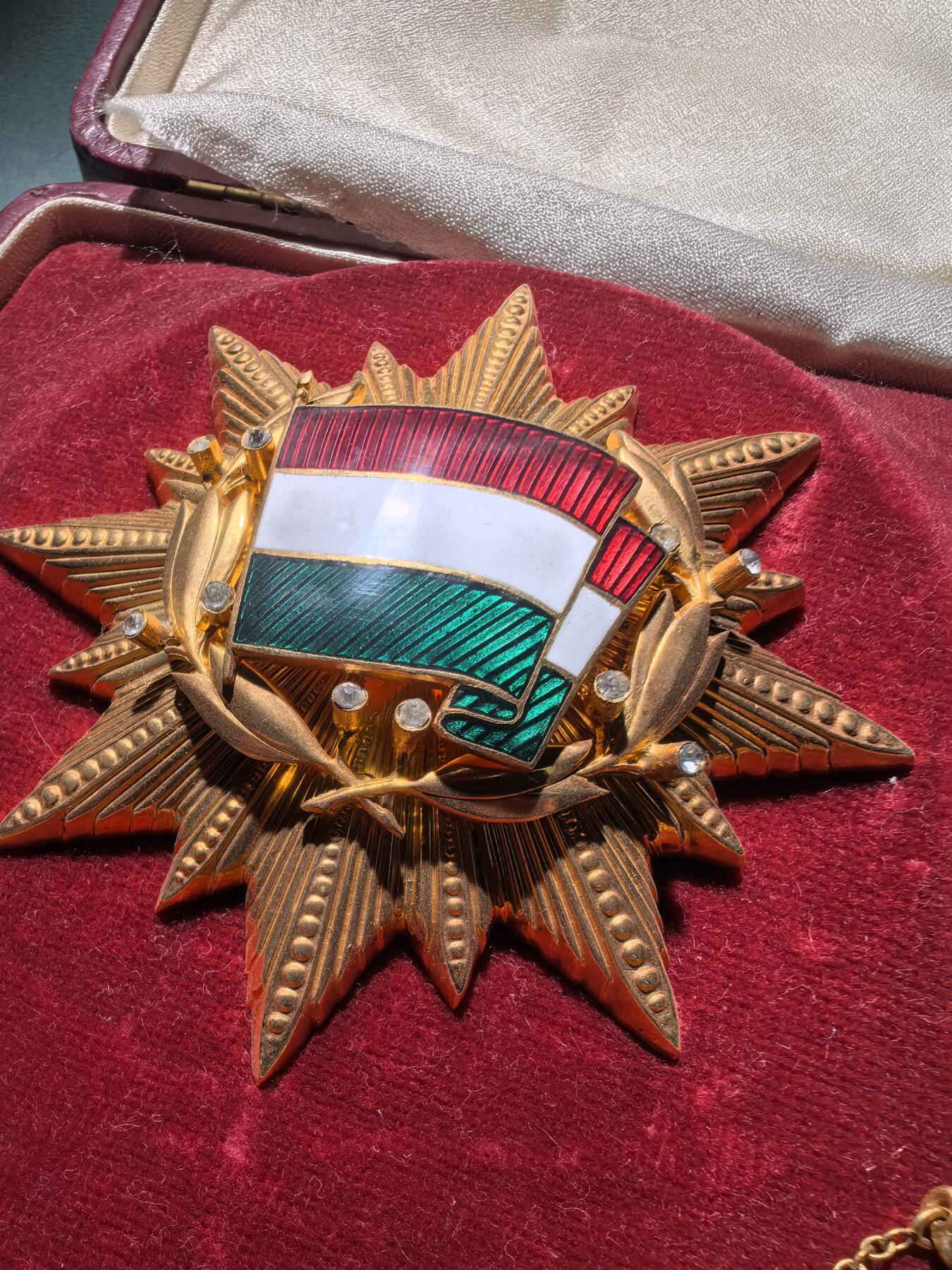 盛世勋华——号角文化勋章邮票专场拍卖第296期 匈牙利（社会主义）一级国旗勋章 1956-1976年版本 带原盒 带迷你略