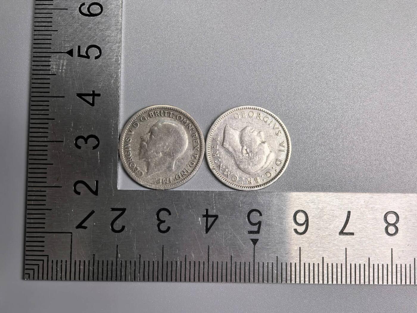 小驴勋章奖章收藏12月27日周六晚六点拍卖（珍爱和平，收藏战争，铭记历史，勿忘国耻，忠党爱国。有偿代拍，送拍规则在简介最后，参拍须阅读规则后再参拍，关系到运费包装发货时效真假辨别等关键信息，拍卖时不再发原图，看大图店主微信码在拍卖店铺介绍里） 英国六便士银币