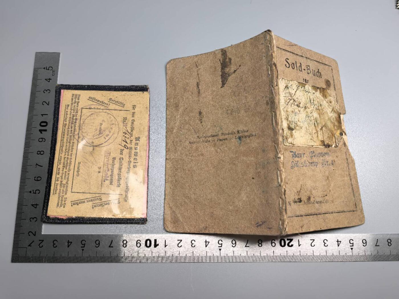 小驴勋章奖章收藏12月27日周六晚六点拍卖（珍爱和平，收藏战争，铭记历史，勿忘国耻，忠党爱国。有偿代拍，送拍规则在简介最后，参拍须阅读规则后再参拍，关系到运费包装发货时效真假辨别等关键信息，拍卖时不再发原图，看大图店主微信码在拍卖店铺介绍里） 一个征兵证书+一个士兵证