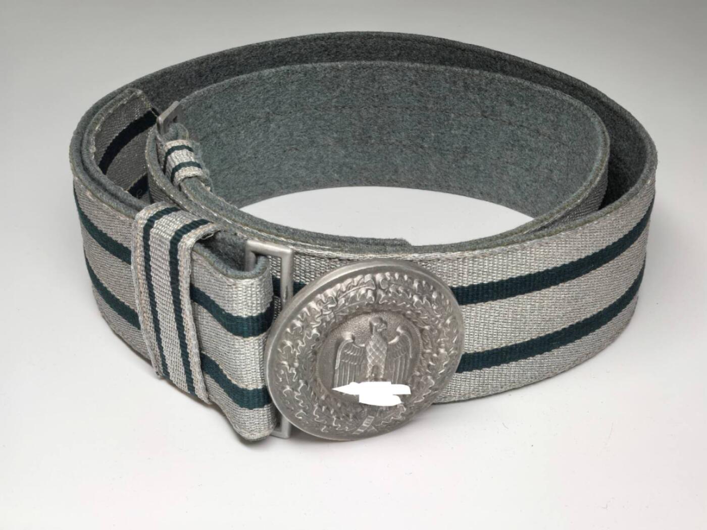 小驴勋章奖章收藏12月27日周六晚六点拍卖（珍爱和平，收藏战争，铭记历史，勿忘国耻，忠党爱国。有偿代拍，送拍规则在简介最后，参拍须阅读规则后再参拍，关系到运费包装发货时效真假辨别等关键信息，拍卖时不再发原图，看大图店主微信码在拍卖店铺介绍里） 得三礼服腰带，羊毛毡金属刺绣，1米可调节，极好品