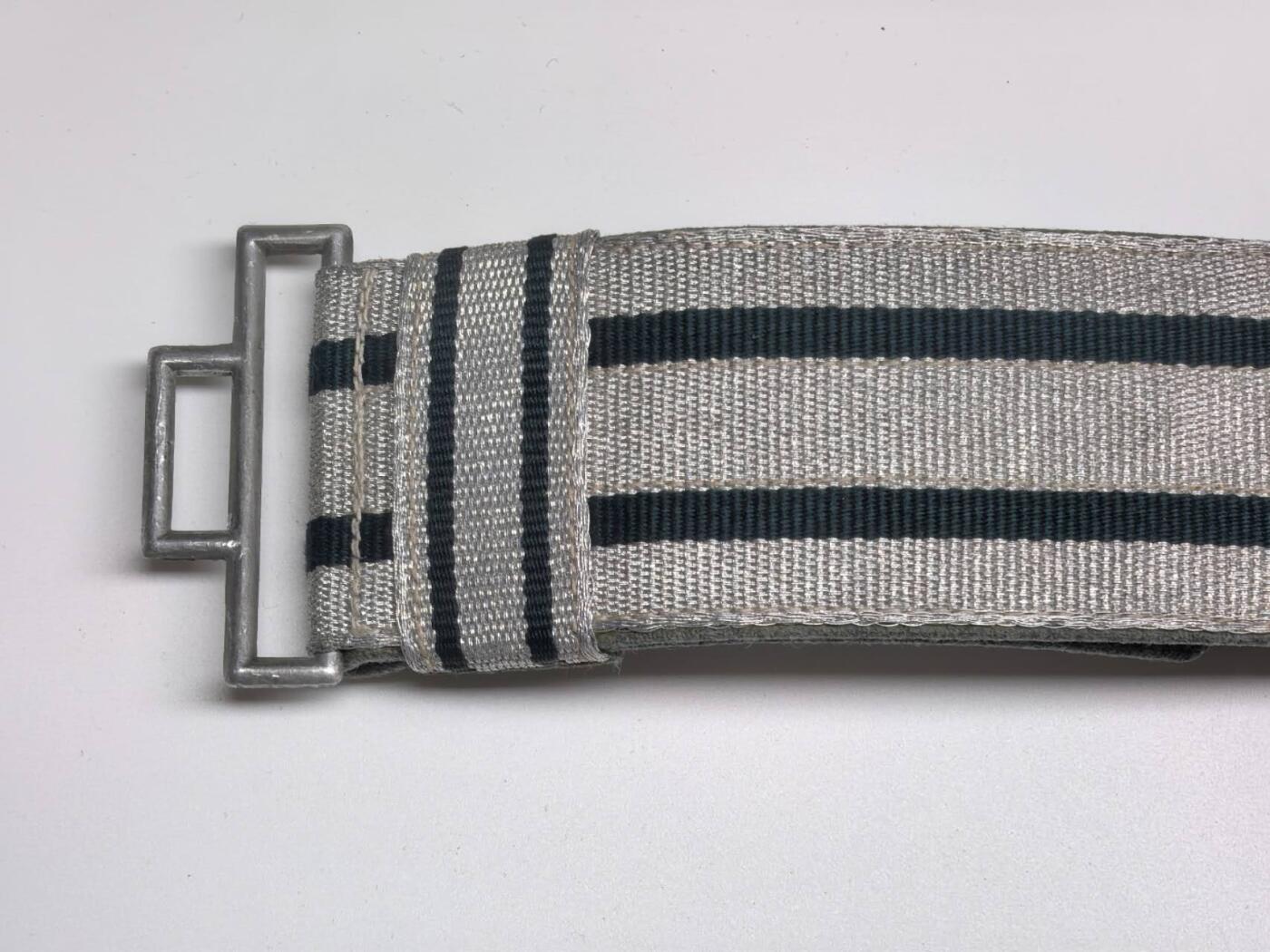 小驴勋章奖章收藏12月27日周六晚六点拍卖（珍爱和平，收藏战争，铭记历史，勿忘国耻，忠党爱国。有偿代拍，送拍规则在简介最后，参拍须阅读规则后再参拍，关系到运费包装发货时效真假辨别等关键信息，拍卖时不再发原图，看大图店主微信码在拍卖店铺介绍里） 得三礼服腰带，羊毛毡金属刺绣，1米可调节，极好品