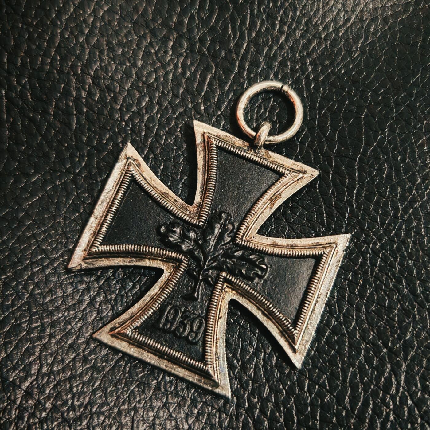 时顺第二十八拍 德国战后57版二级铁十字勋章，三片版本