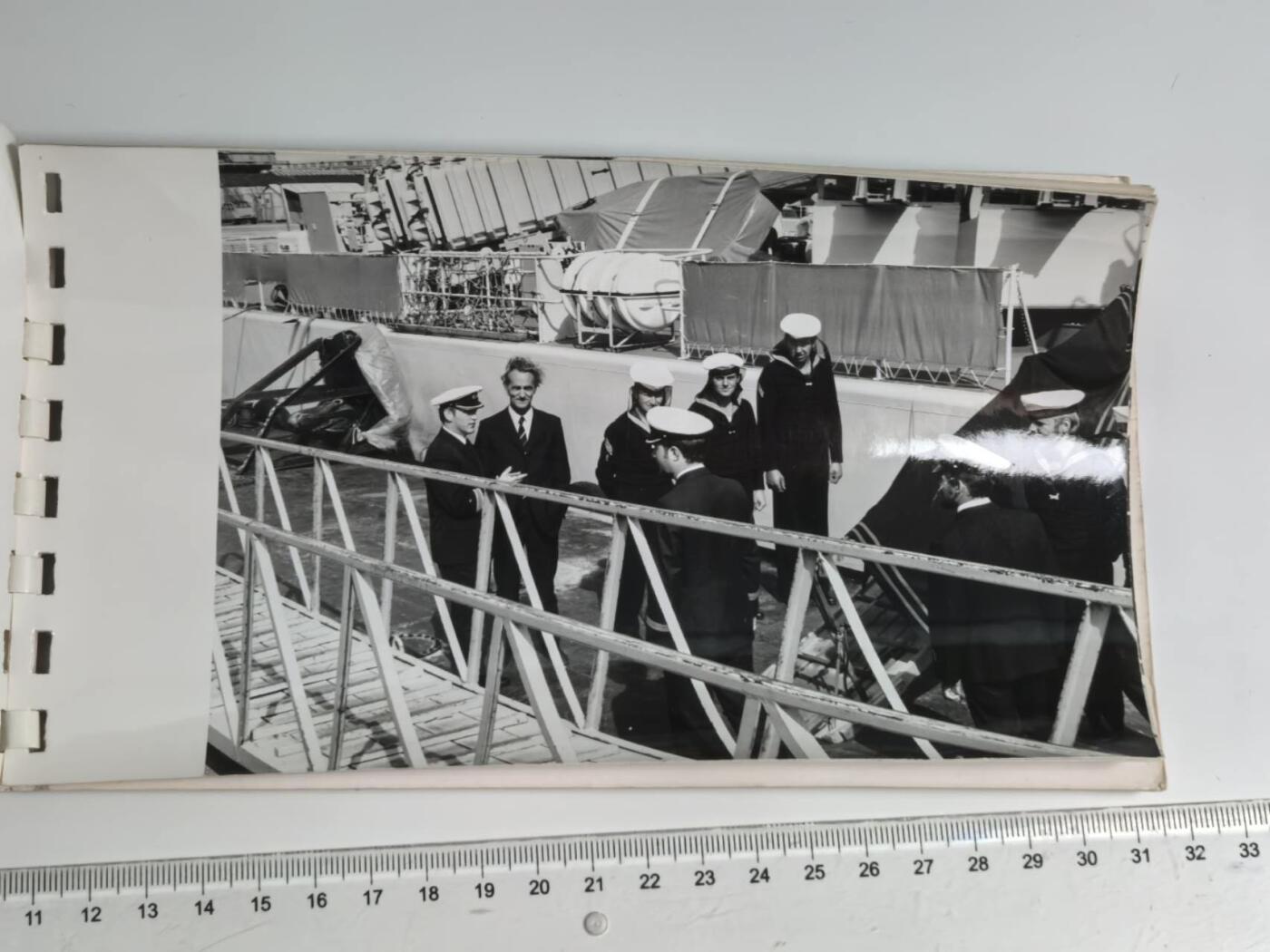 小驴勋章奖章收藏12月27日周六晚六点拍卖（珍爱和平，收藏战争，铭记历史，勿忘国耻，忠党爱国。有偿代拍，送拍规则在简介最后，参拍须阅读规则后再参拍，关系到运费包装发货时效真假辨别等关键信息，拍卖时不再发原图，看大图店主微信码在拍卖店铺介绍里） P6141快艇下水纪念相册